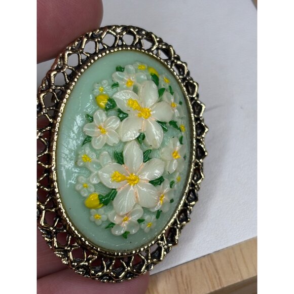 Vintage Oval Floral Brooch With Hand-Painted White & Yellow Flowers On Mint Gree - Picture 4 of 8